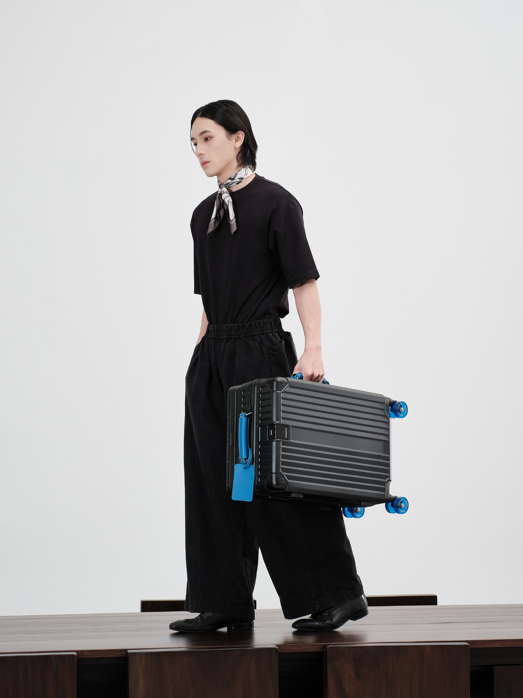 SIGNICIA Identity Capsule Set (Klein Blue) 4x Wheels, 2x Handle and 1x Luggage Tag