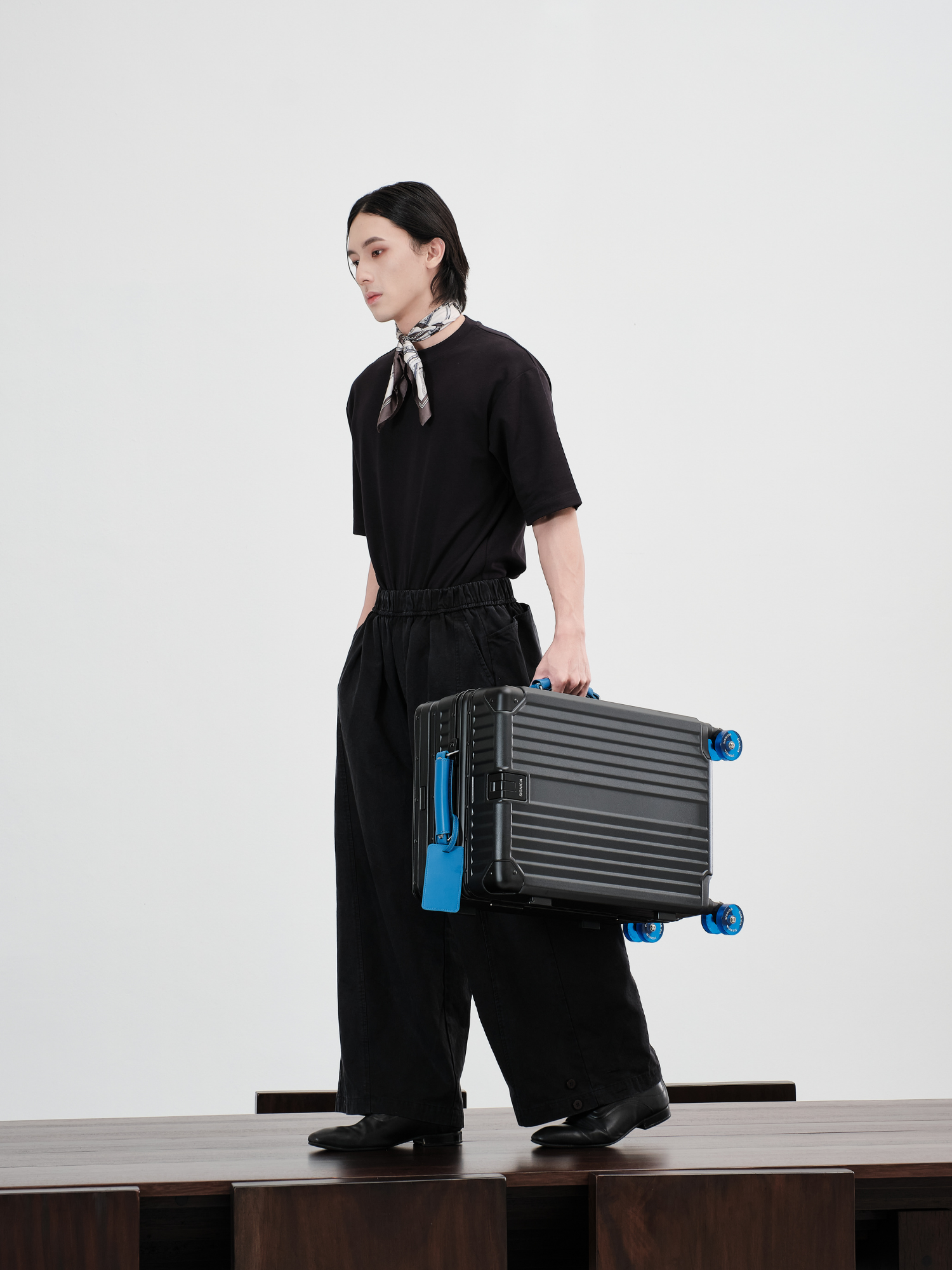 SIGNICIA Identity Capsule Set (Klein Blue) 4x Wheels, 2x Handle and 1x Luggage Tag