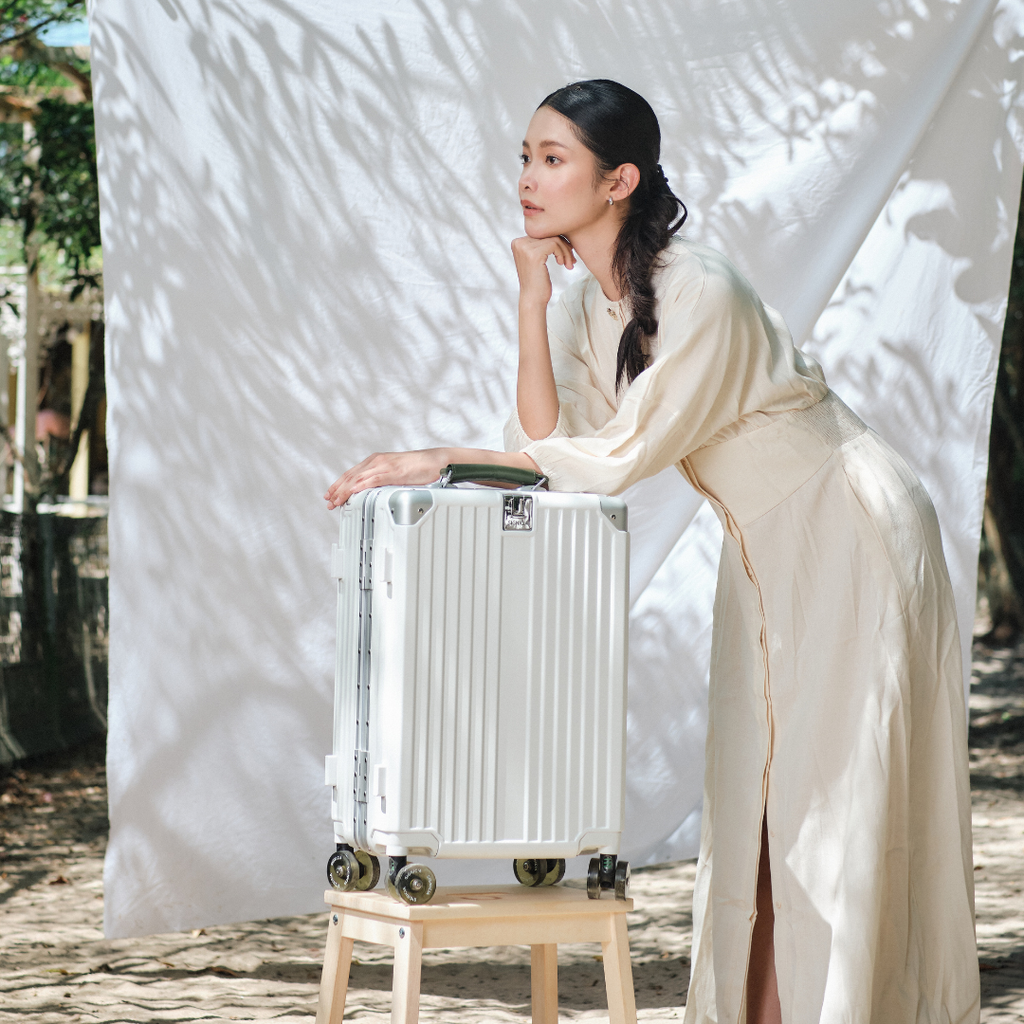 SIGNICIA Identity Capsule Set (Avocado Green) 4x Wheels, 2x Handles and 1x Luggage Tag (Pre-Order: June Delivery)